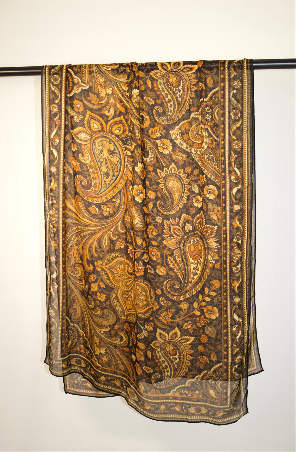 Zareen Paisley (زرین)